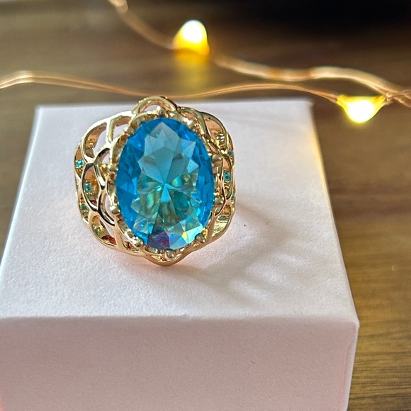 Vintage New Swarovski turquoise crystal Gold Ring size 6